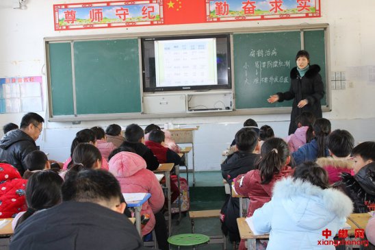 <b>安徽界首：名师送教下乡来</b>