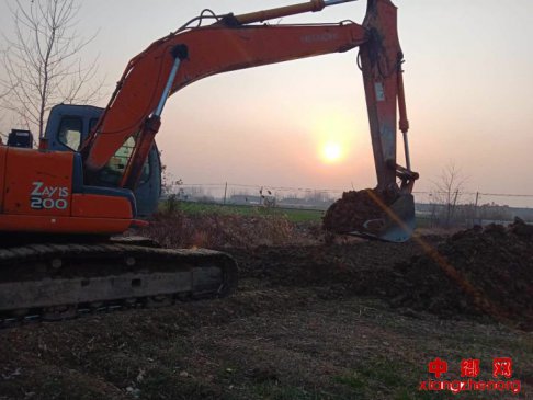 <b>安徽阜阳市颍东区枣庄镇修桥补路疏通农田沟渠</b>