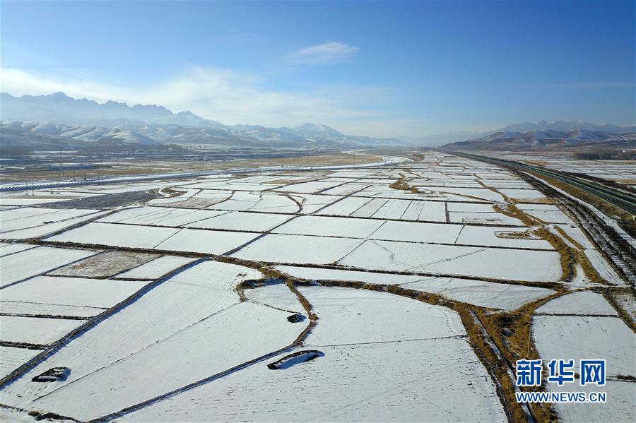 （美丽中国）（1）祁连山下冬景如画