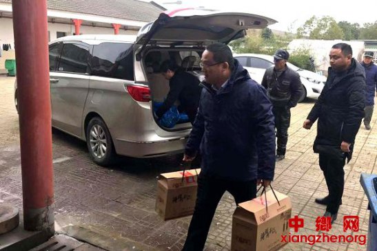 <b>安徽和县乌江镇：“爱心年货”送到敬老院</b>