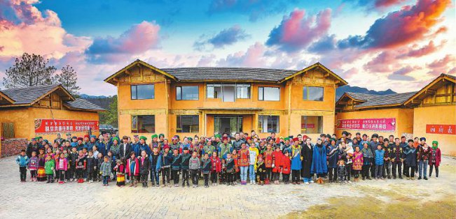 <b>三河村的新生活一天一个样——吉好也求学会了写名字</b>