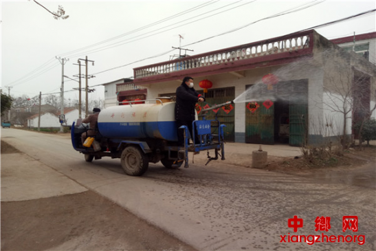 安徽华佗镇五里社区：利用洒水车为村庄消毒防疫