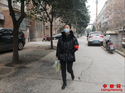 <b>防疫一线 基层女干部展“巾帼”风采</b>