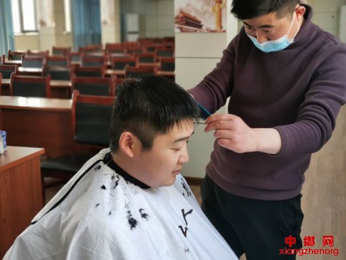 医院来了理发师