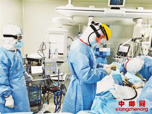 重庆支援湖北医疗队实施首例“人工肺”治疗