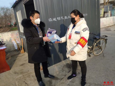 <b>安徽：贫困户送口罩 解了燃眉急</b>