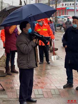 <b>安徽省庐江县罗河镇:“硬汉书记”集镇街道防疫出实招</b>