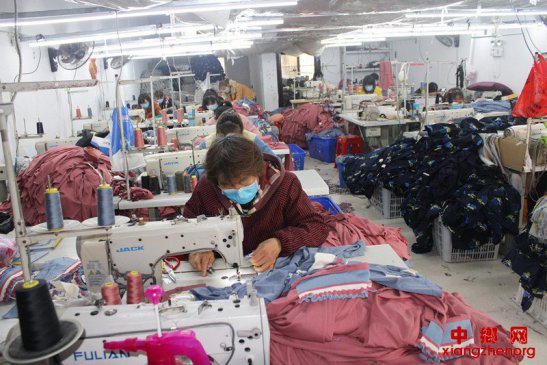 <b>赶制订单服装加工忙</b>
