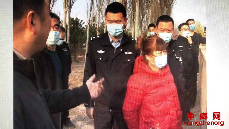 嫌疑人被警方控制。警方供图