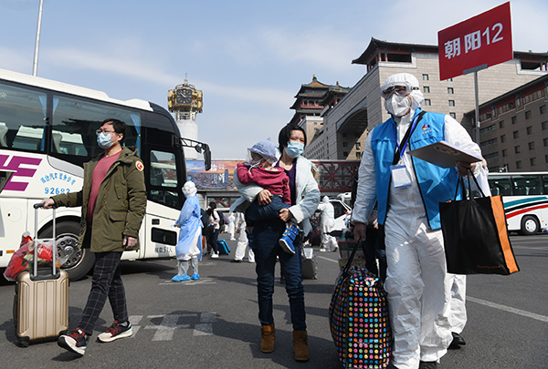 北京铁警抽调专门警力疏导滞汉返京人员有序出站