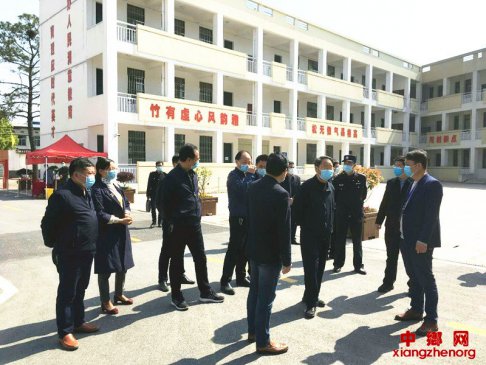 安徽庐江郭河：县委书记王连贵来郭河镇初级中学察看开学工作