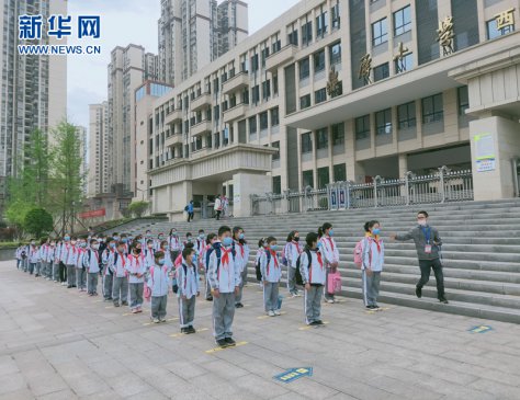 <b>广安邻水县91000余名中小学生重返校园</b>