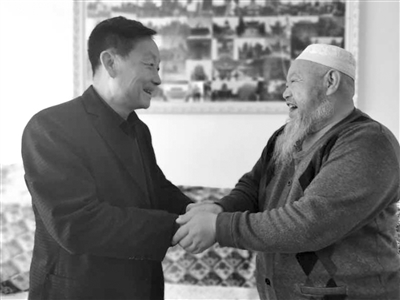 <b>“两个村”村民都感谢的“第一书记”</b>