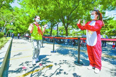 <b>北京：40余万中小学生下周一返校复课</b>