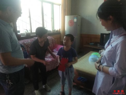 陕西省华州区杏林镇关工委开展“六一”关爱慰问困难儿童活动