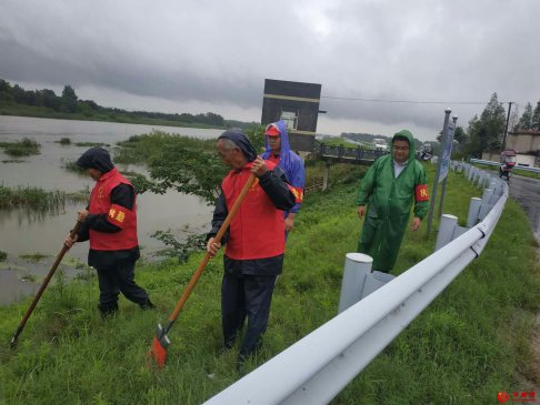 <b>安徽庐江郭河：逆水而行的暖人红</b>