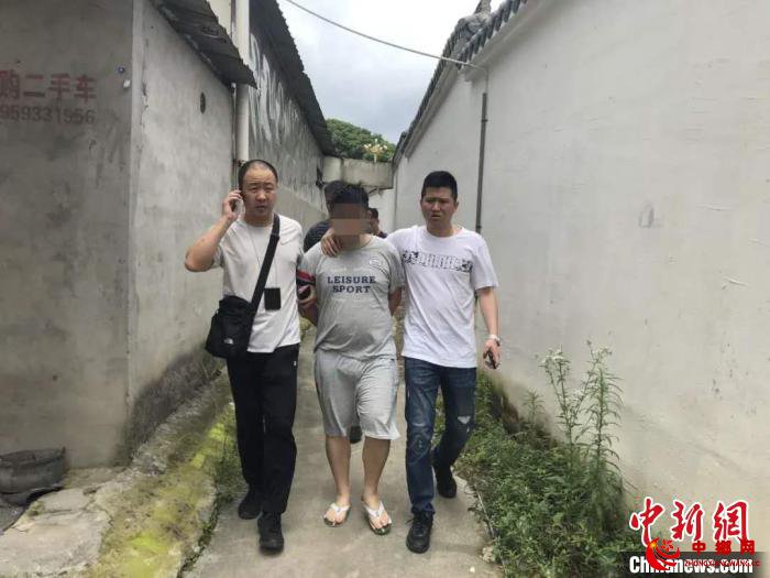 警方抓捕嫌疑人。余杭警方 供图