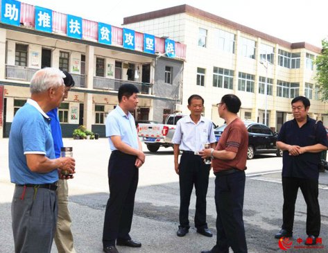 <b>安徽:阜阳颍东区老年协会会长张太平深入枣庄镇调研工作</b>