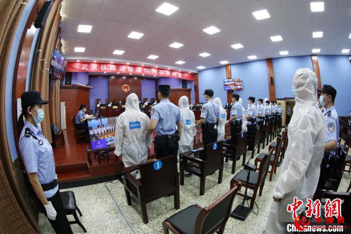 图为，庭审现场 胡金力 摄