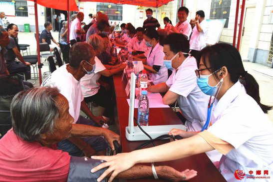 安徽：蚌埠医学院送医送药下乡来