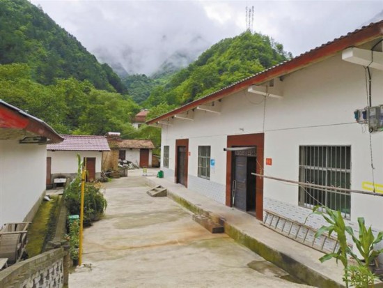 <b>乡村美景入画来 农家庭院换新颜</b>