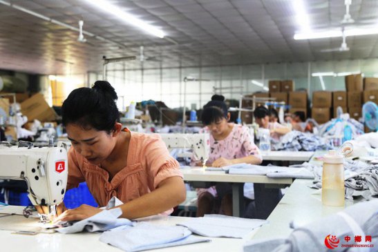 <b>扶贫车间助增收</b>