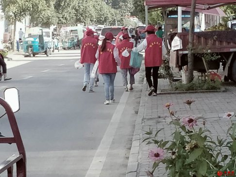 安徽阜阳颍东区枣庄镇文明创建志愿者在行动