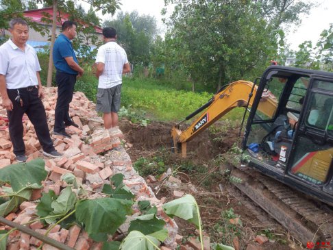 <b>安徽省怀远县兰桥乡在全力拆除无功能建筑</b>