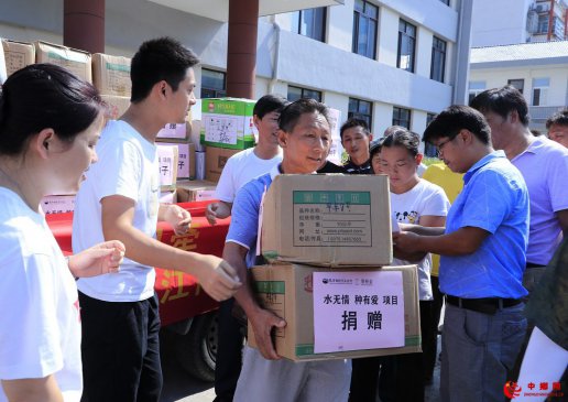 安徽庐江：“水无情种有爱” 爱心机构捐赠种子