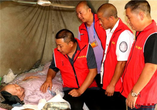 郯城志愿者99公益日入户做善事