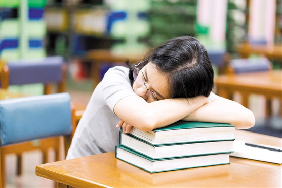 <b>开学老犯困怎么办？这份“生物钟急救指南”请收好</b>