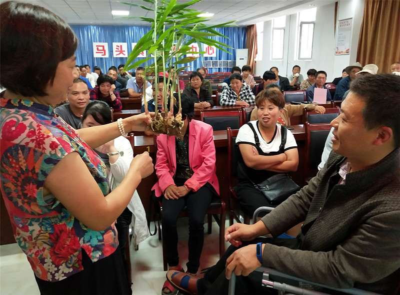 <b>山东郯城：残疾人进“大讲堂”免费学实用技术</b>