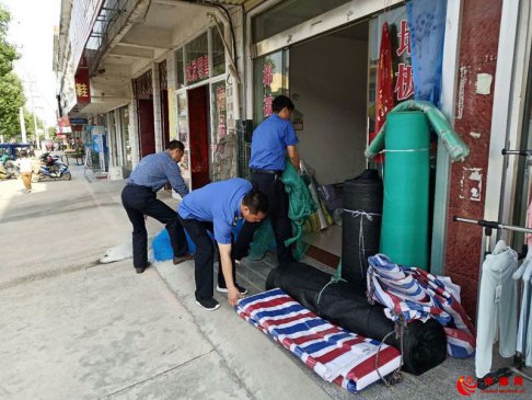 安徽庐江郭河：整治占道经营 创优街区通行环境