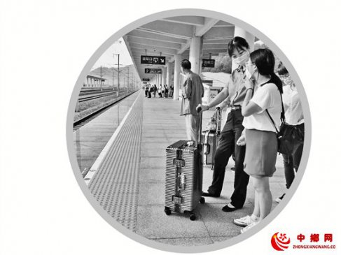 弱视女孩三年求学路被守护 这人间美好她看得真真切切