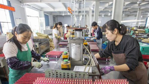 <b>河南夏邑：打火机产业助扶贫</b>