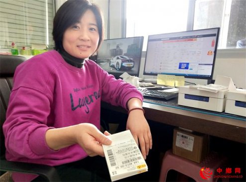 <b>山东郯城：花生米“蹦进”电商成“金豆”</b>