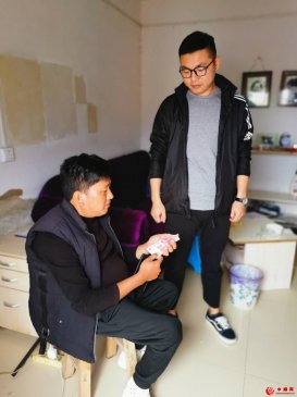 <b>安徽凤阳爱心企业捐资贫困户助力脱贫攻坚</b>