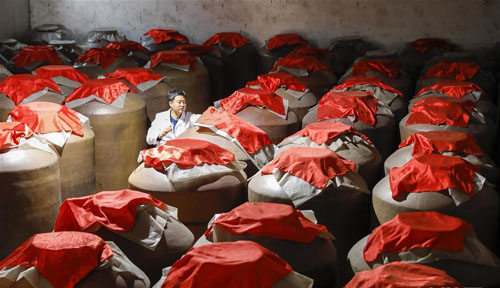 <b>河南宝丰：深秋时节酒香飘</b>