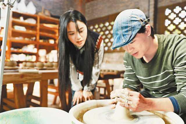 90后小夫妻：让非遗产业“活”起来“火”起来