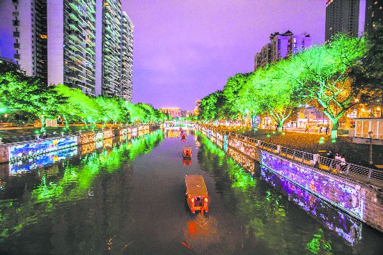 乘坐乌篷船 夜游十公里锦江