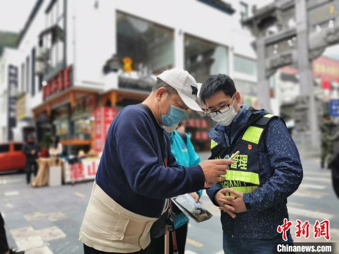 安徽黄山风景区多措并举解决老年游客“智能化