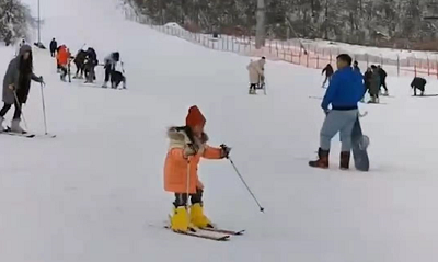 乡村旅游不落伍 冰雪运动热起来