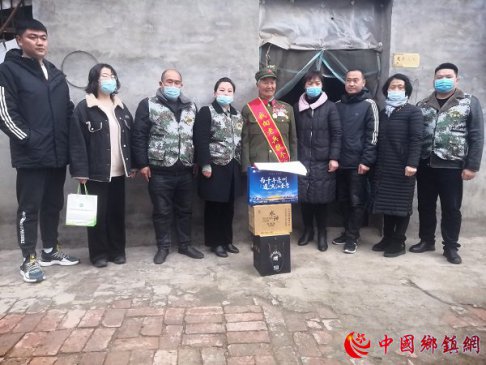 <strong>安徽：志愿者献爱心 军人受礼遇</strong>