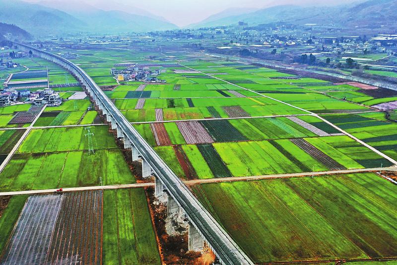 建设中的成昆复线凉山安宁河谷段