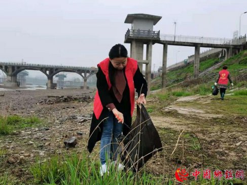 <strong>安徽：学习时代楷模 传承雷锋精神</strong>