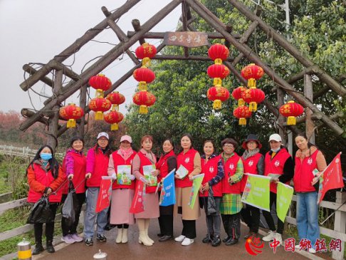 四川彭州市仁爱社工中心在葛仙山乡村旅游景区