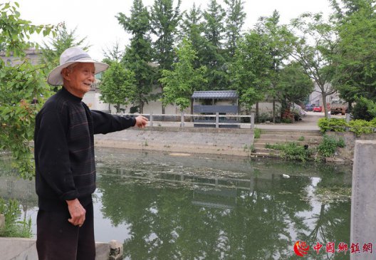 老人为村做好事遇险 群众齐心助脱险