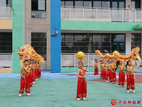 安徽庐江郭河：中心幼儿园举办“六一”文艺汇