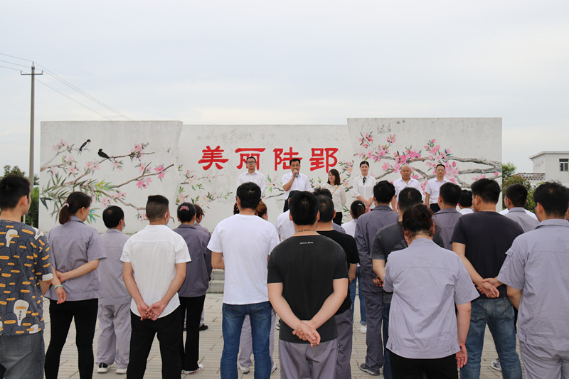 党建引领促发展  村企联建助振兴