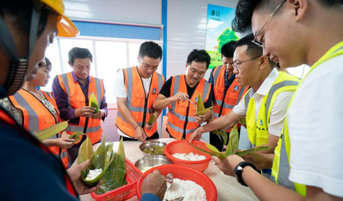武汉：工地粽飘香